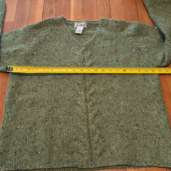 LL Bean V neck lambswool / mohair blend chunky cable knit sweater - Picture 11 of 12